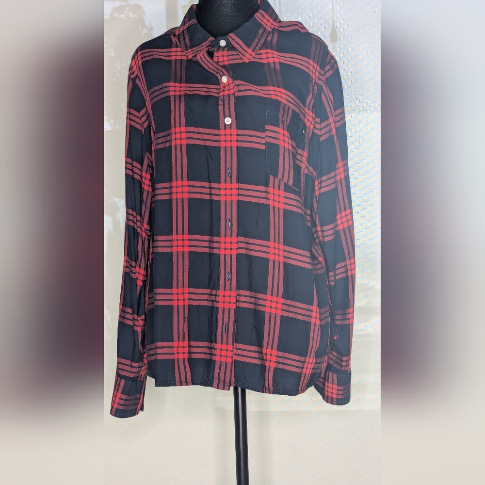 Tommy Hilfiger Women's Navy and Red Button Down Shirt